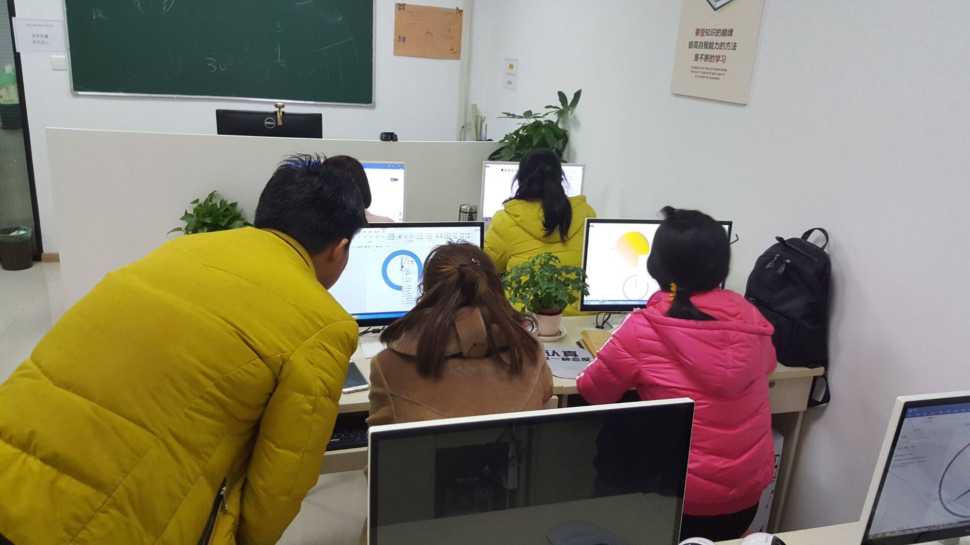 南京江寧學電腦 技能加學歷，卓越未來觸手可及